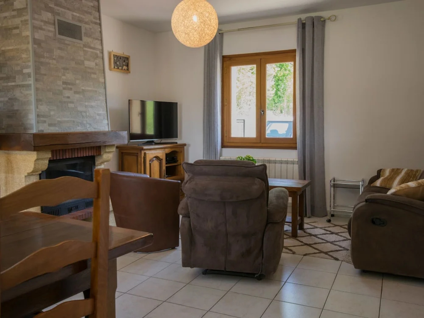 Elegant Holiday Home With Barbecue, Garden, Garden Furniture