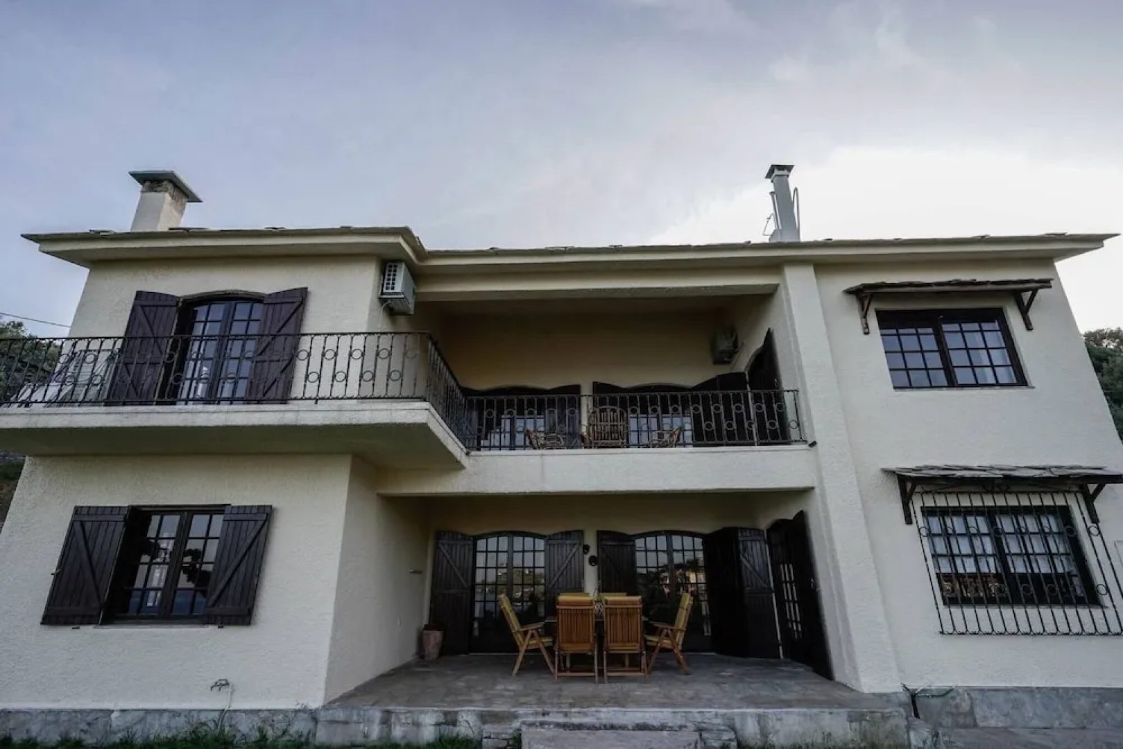 Sonia Rustic Mansion - 5bd 30 Sec Walk T