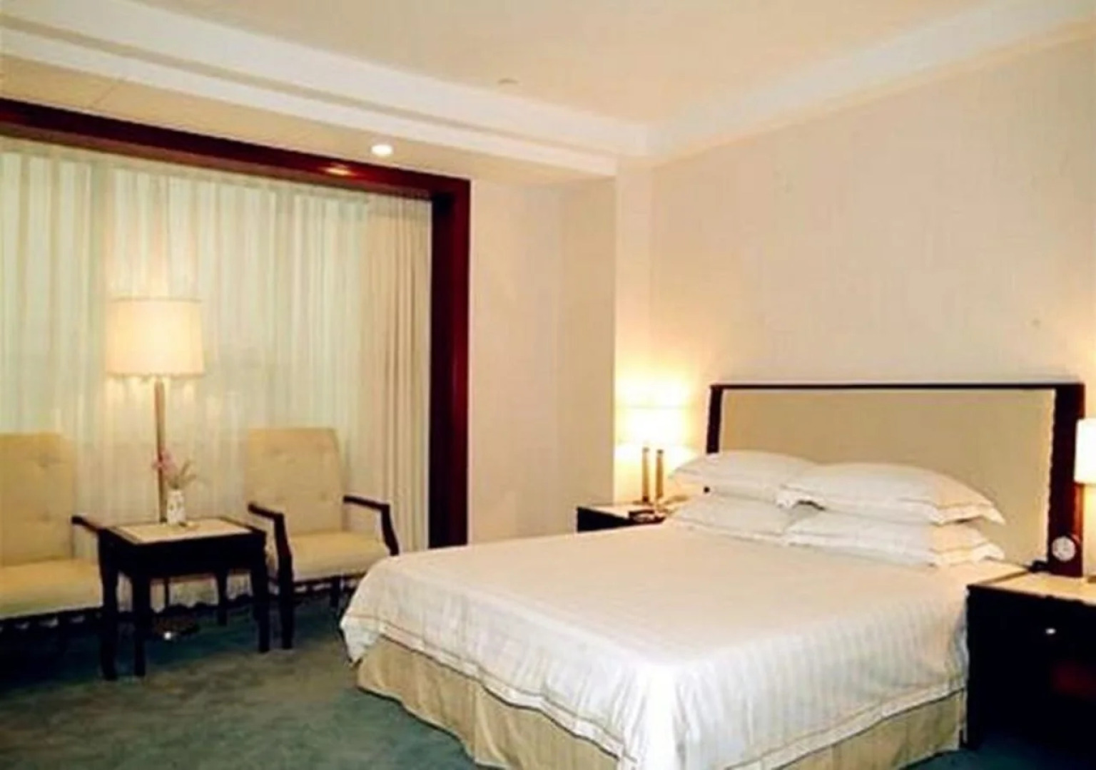 Hongyi Hotel Wuhan University