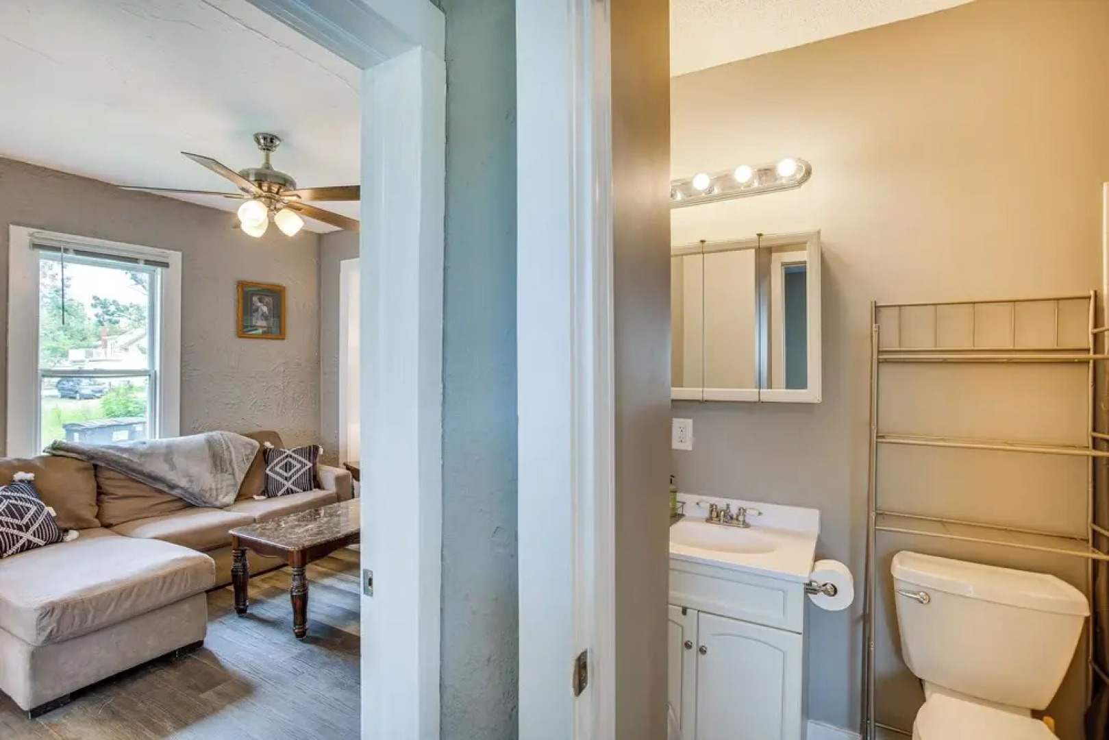 Lakefront Mound Getaway: Near Snowmobiling Trails!