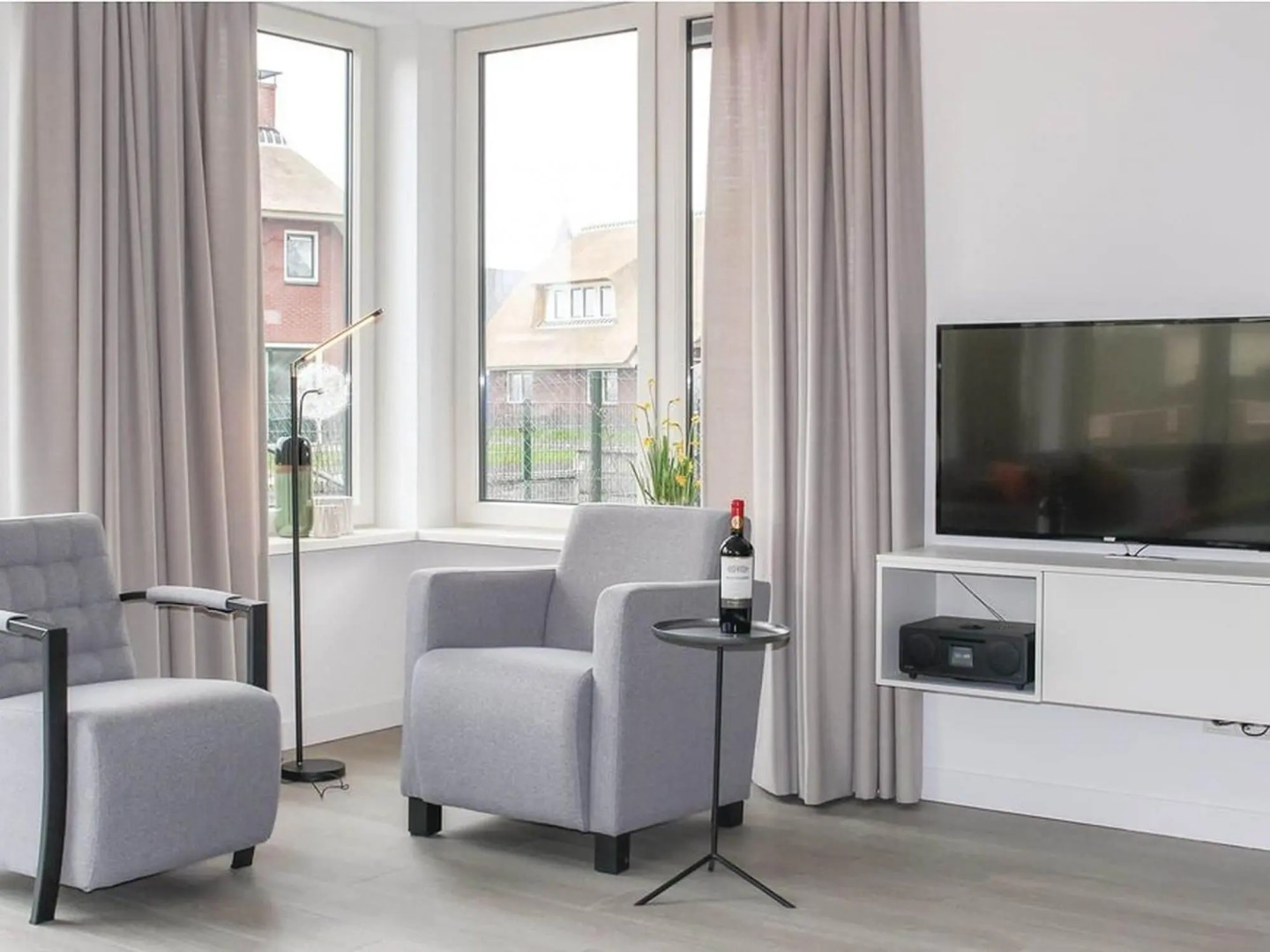 Beautiful villa with enclosed garden, in a holiday park in Friesland