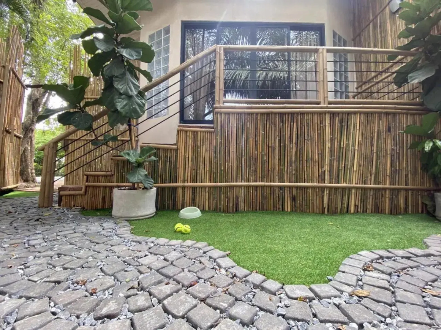 The Country Lake View Hotel