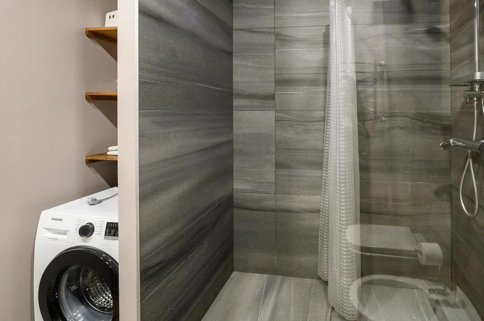 Абри Люкс на Революции, 24