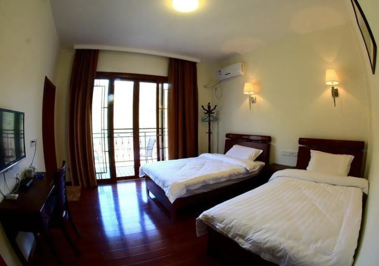 Wuyuan Huayuan Mountain Villa