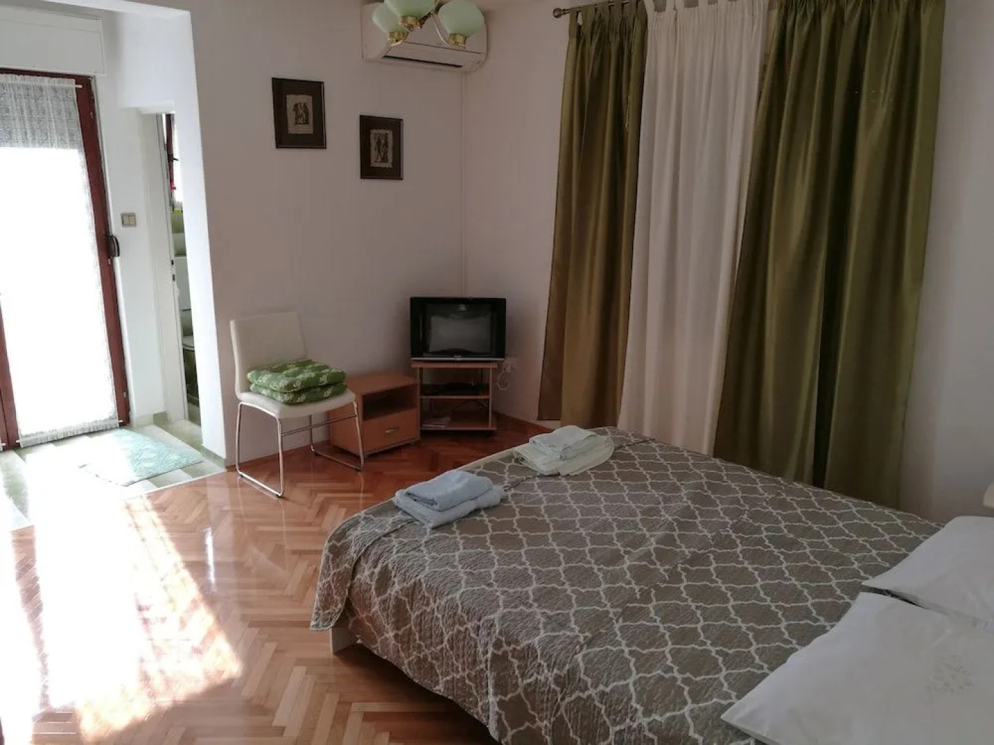 Viktor Rooms and Apartments