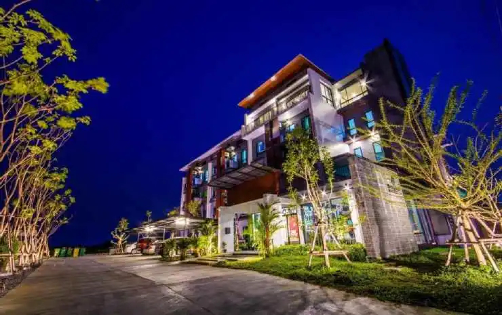 The Living Hotel SamutPrakan