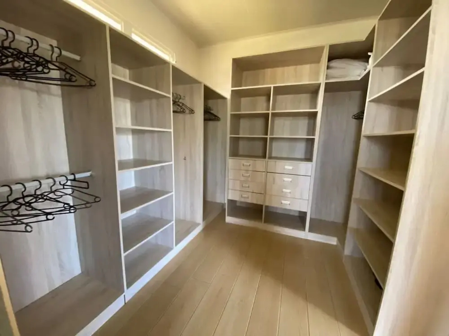 Fare Avea in Mahina With 3 Bedrooms and 2 Bathrooms