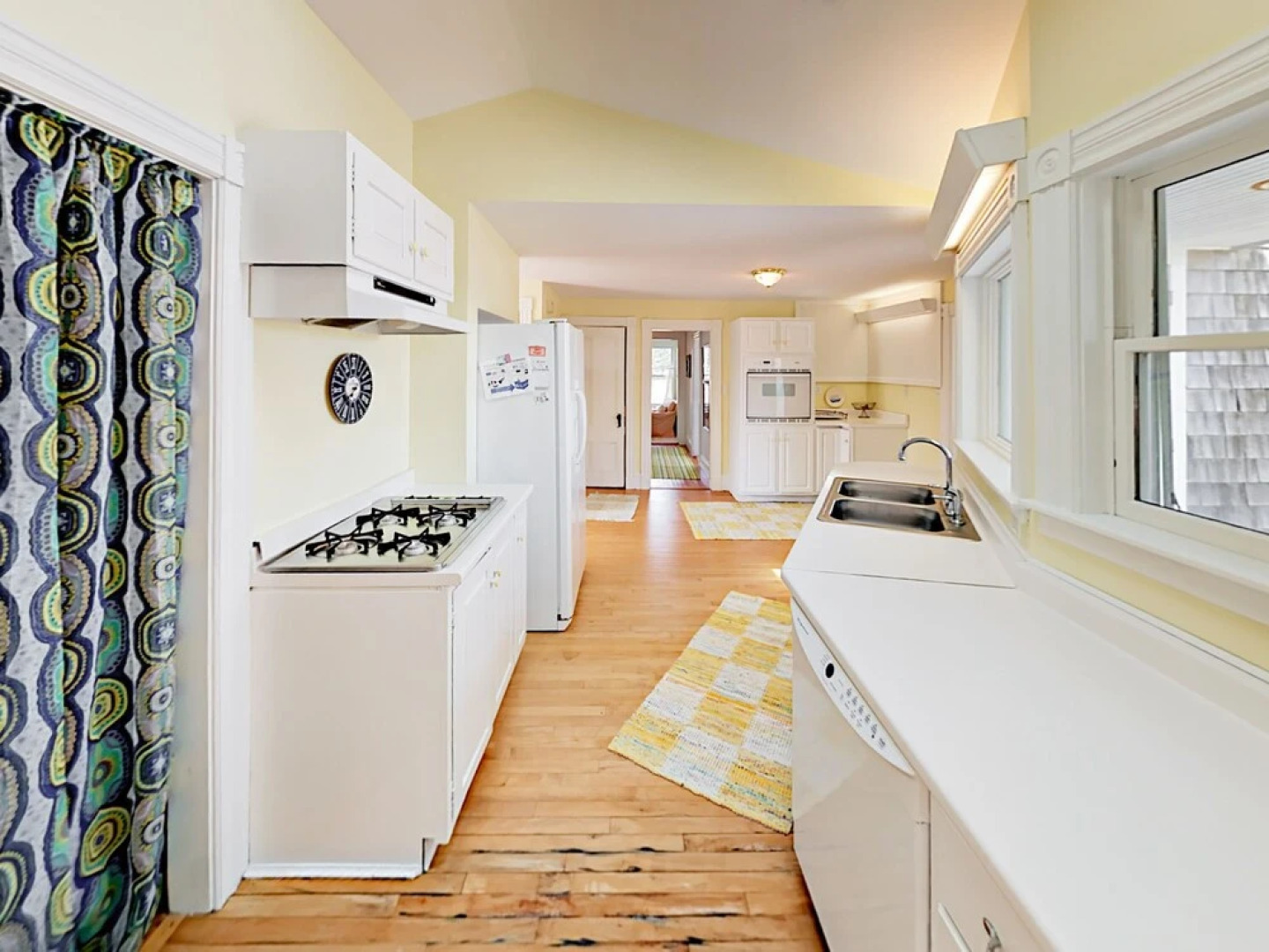 48 Main Street Cottage 4 Bedrooms 2 Bathrooms Cottage