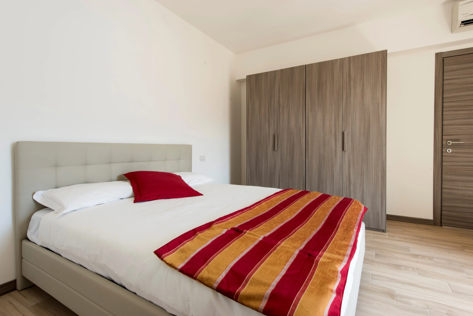 Apt. Luxury Britannia