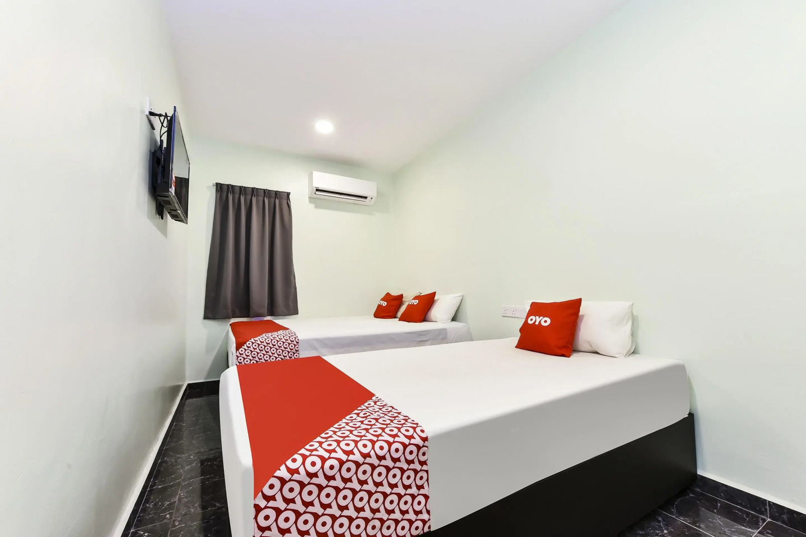 Th Hotel by OYO Rooms