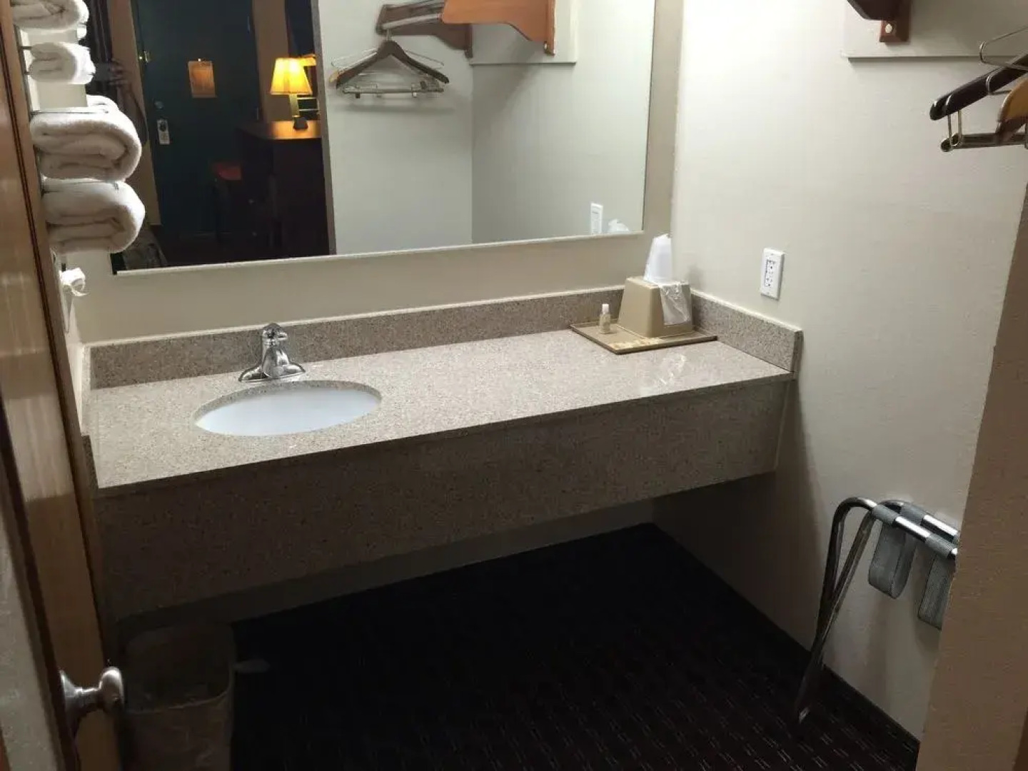 Executive Inn & Suites