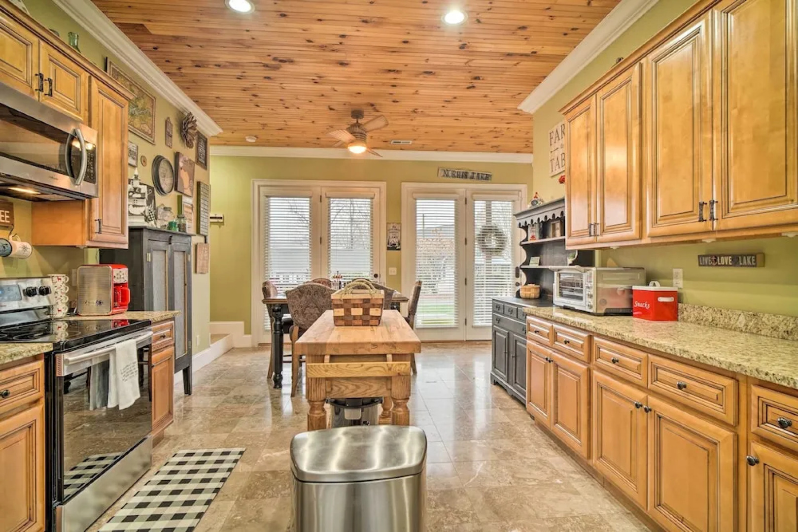 Dog-friendly Family Home Steps to Norris Lake