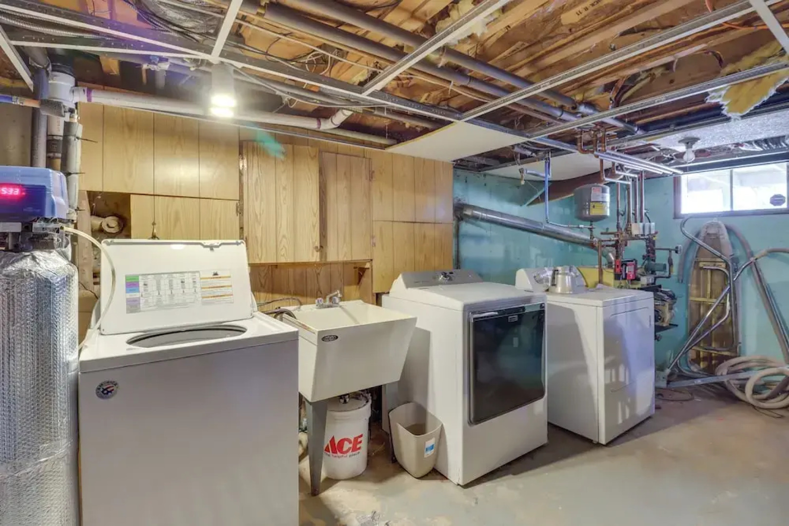 Near Skiing: Lakefront Gem w/ Kayaks in Long Pond