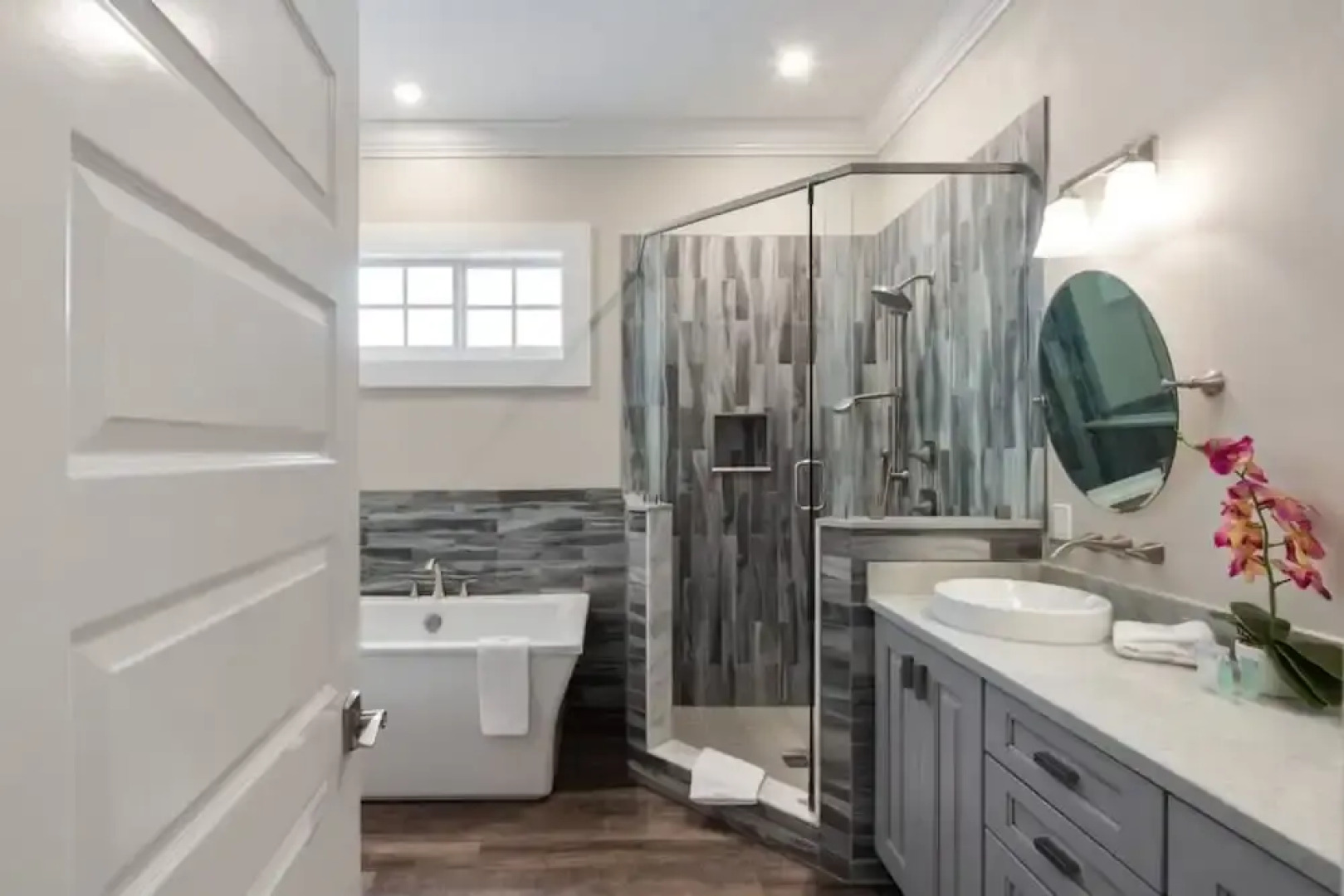 Mirador House by Brightwild Pool Dock