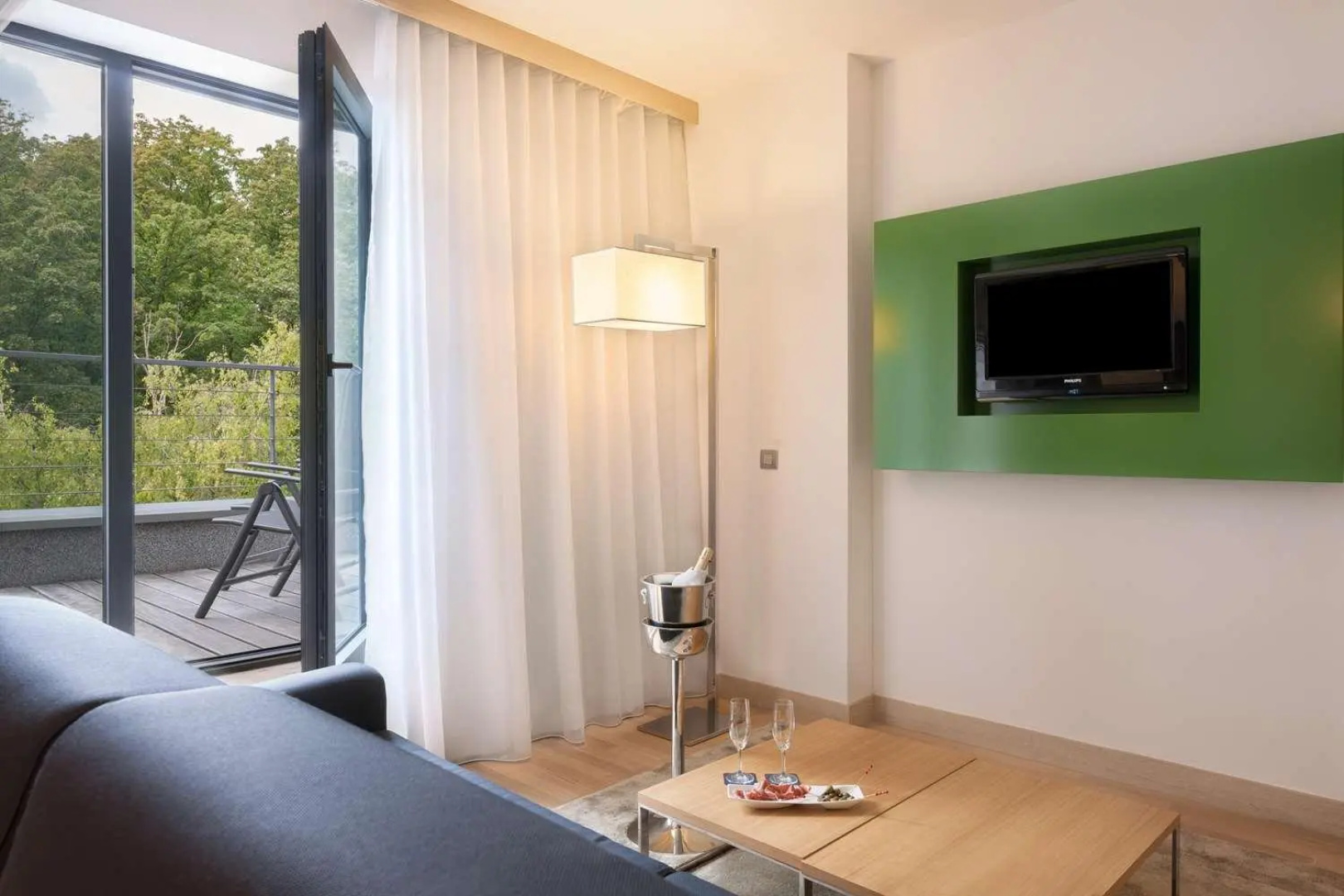 Отель Occidental Praha Five