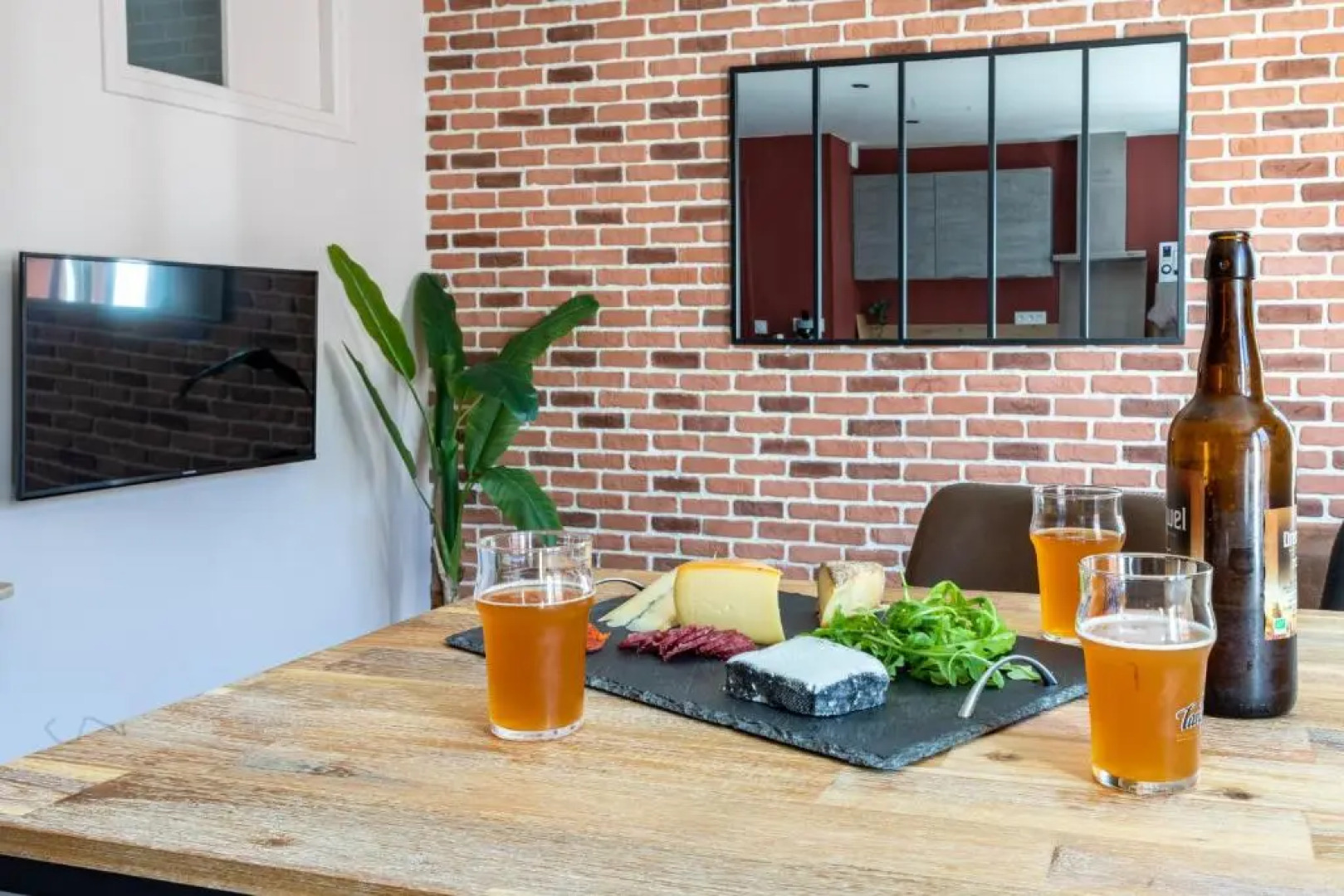 NOUVEAU - T2 Industriel - Quartier historique - WiFi - Parking - Netflix