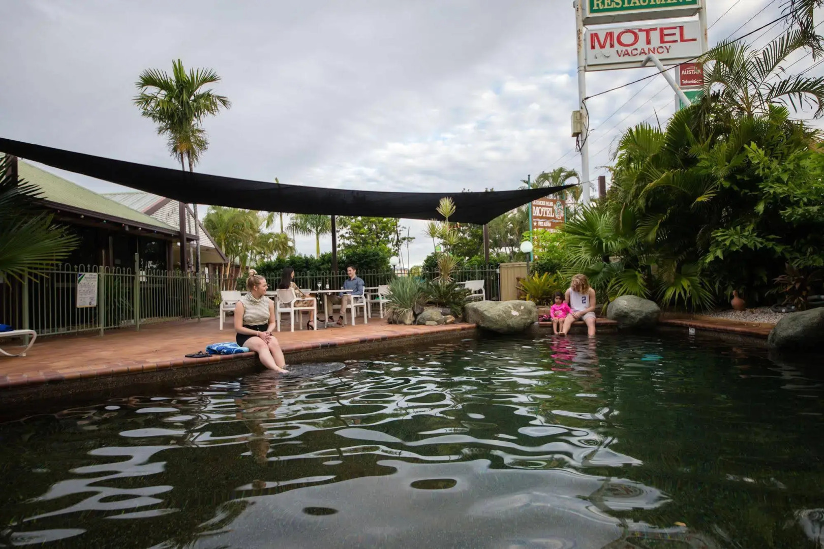 Glenmore Palms Motel