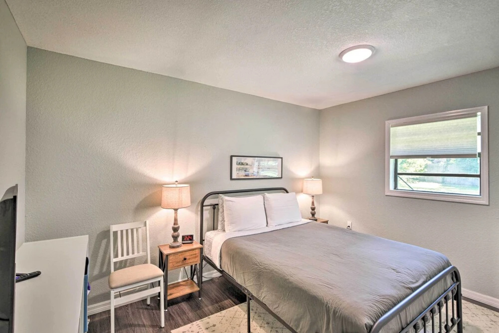 Dog-friendly Home w/ Gas Grill - Walk to Rose Bay!