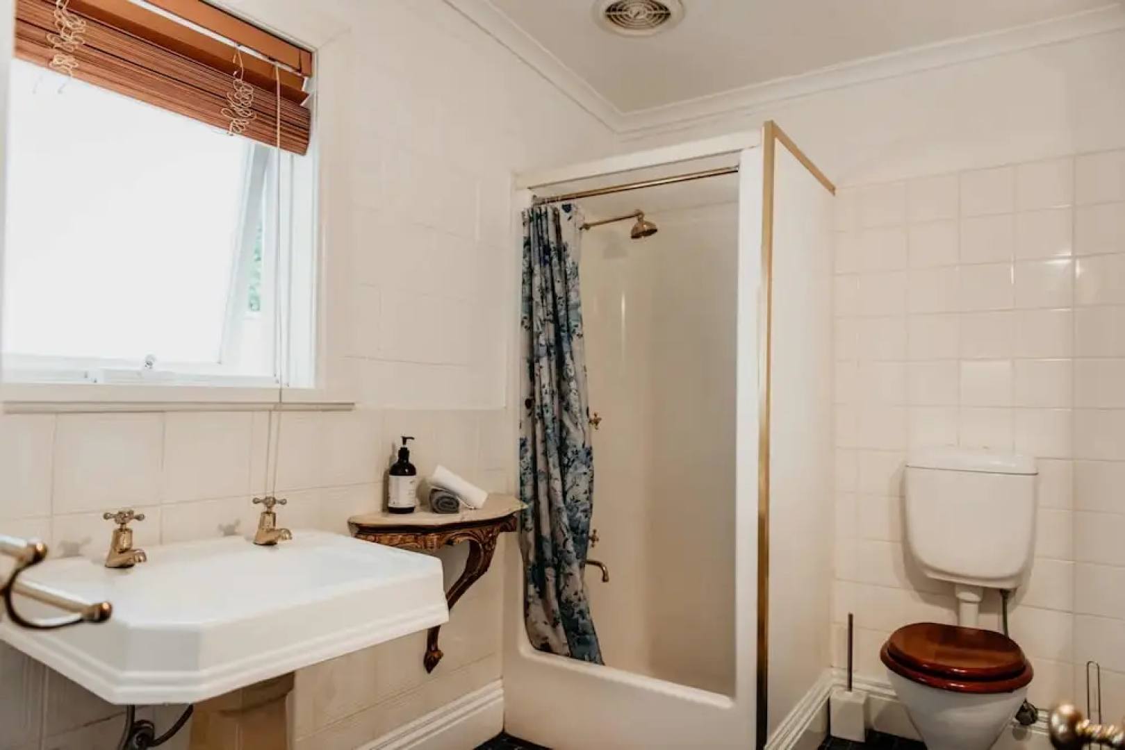 The Rabbit Hole Inn at Harvest Home