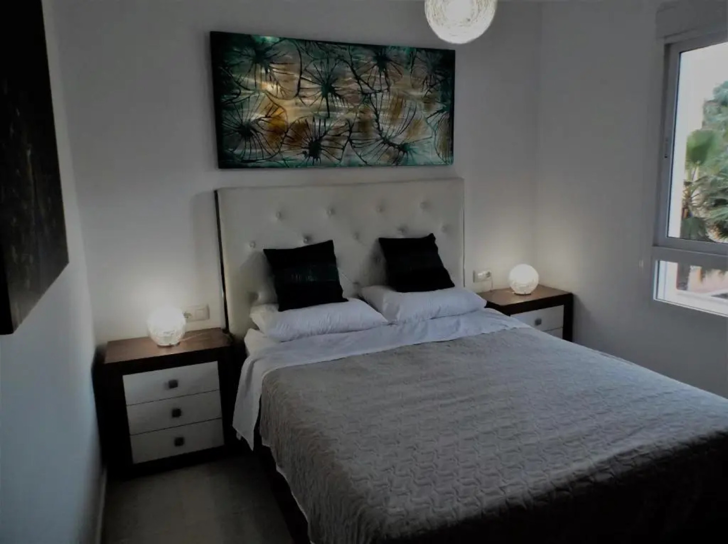 Beautiful 3 bed, 2 bath modern apartment