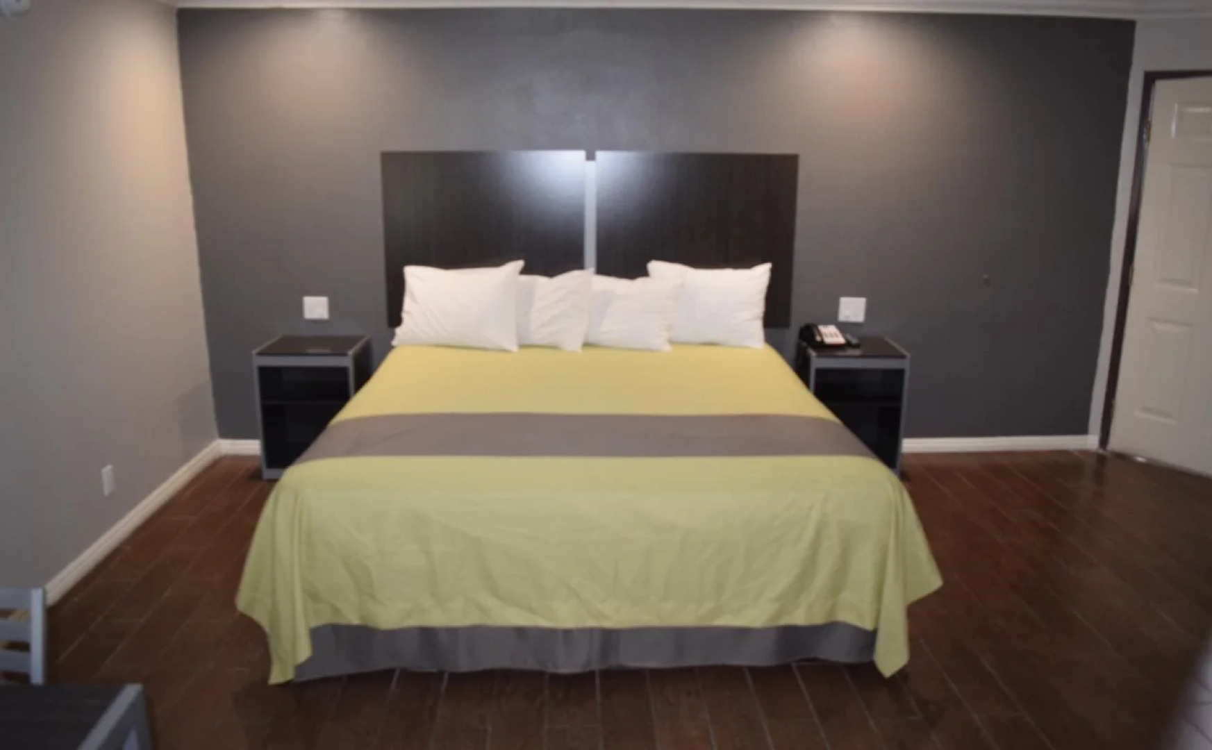 Deluxe Inn Hawthorne