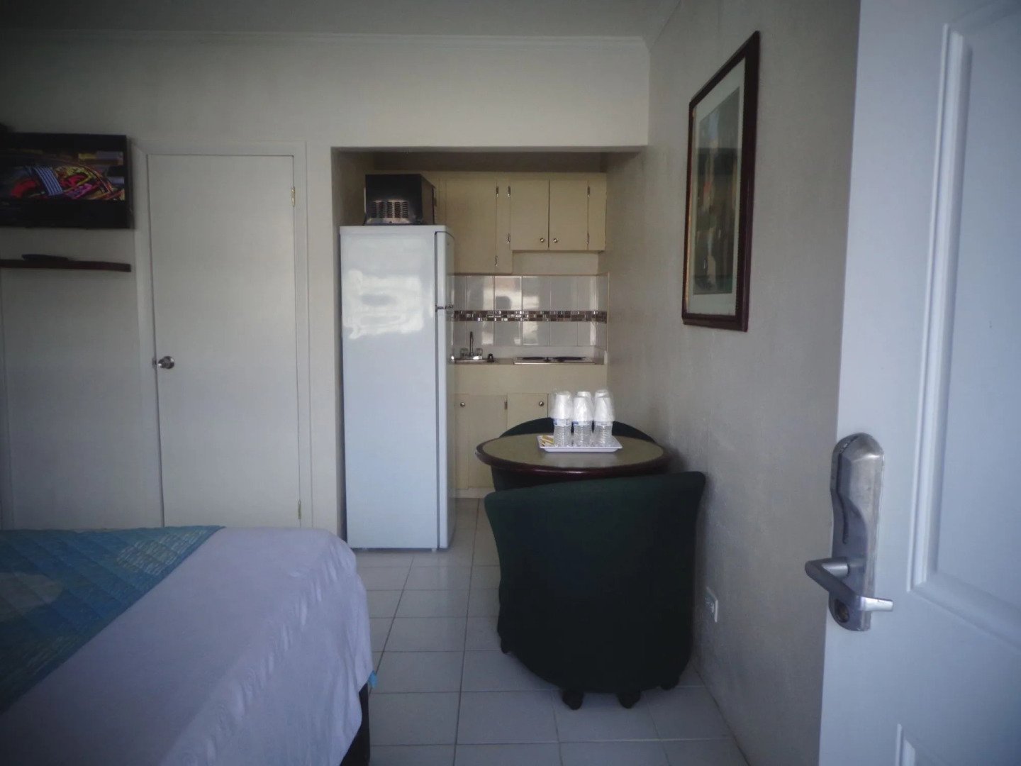 The Colony Club Inn & Suites