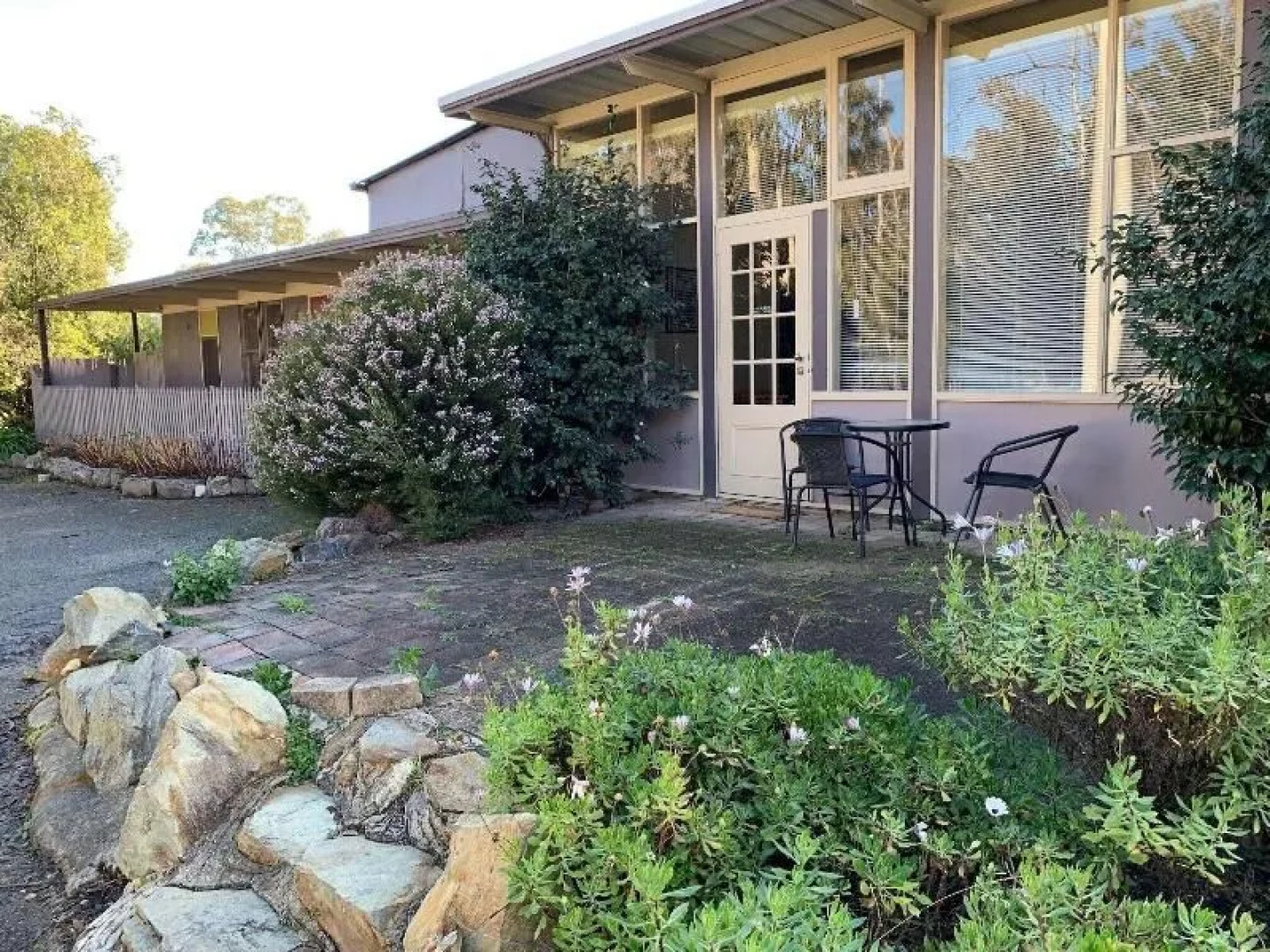 Nowa Nowa Hotel Motel