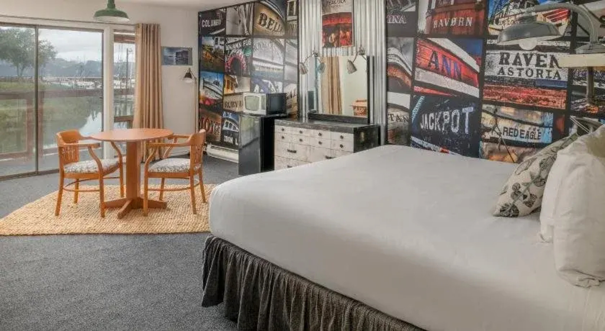 Astoria Riverwalk Inn