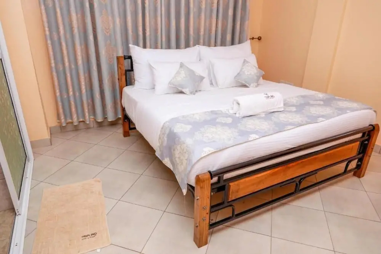 Triplinq Hotel & Resort