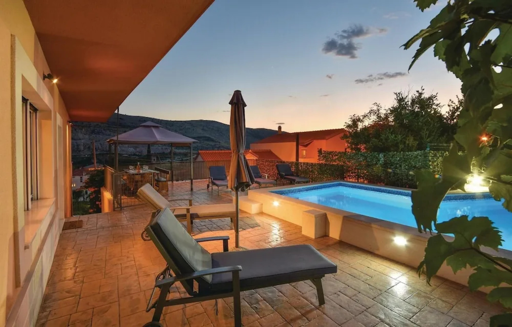 Stunning Home in Srinjine With Wifi and 4 Bedrooms