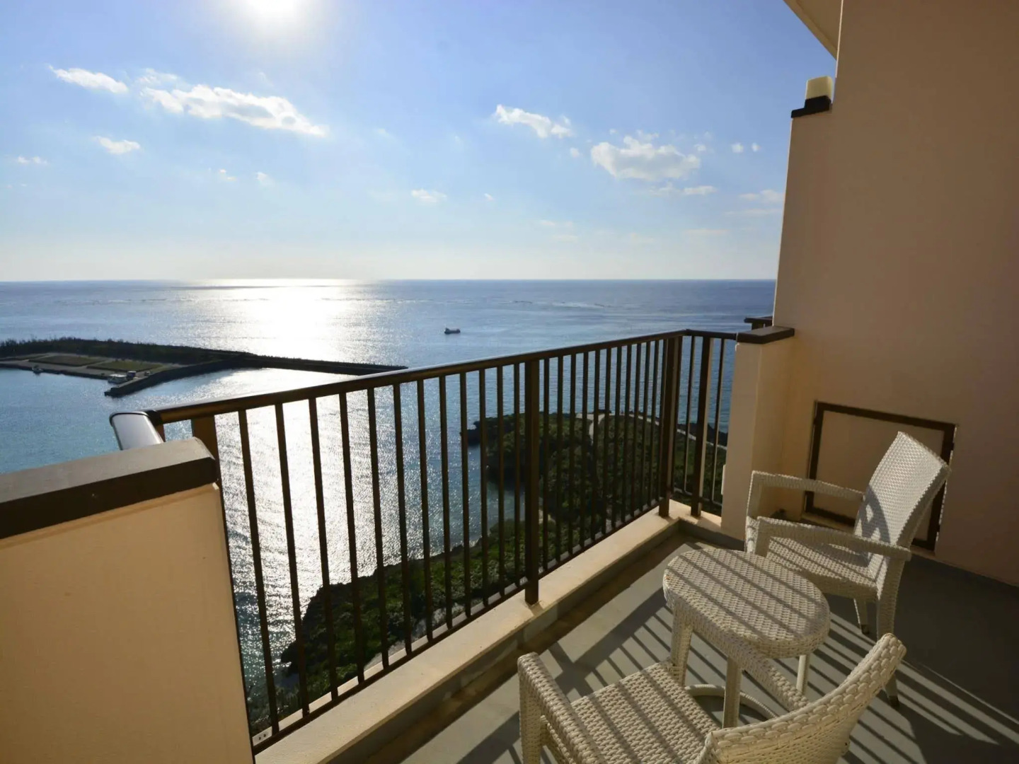 Hotel Breezebay Marina