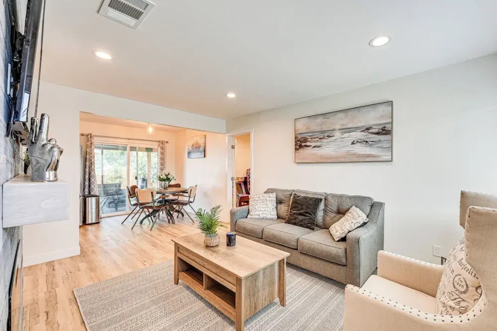 8 Mi to Downtown San Diego: Chic Home w/ Patio