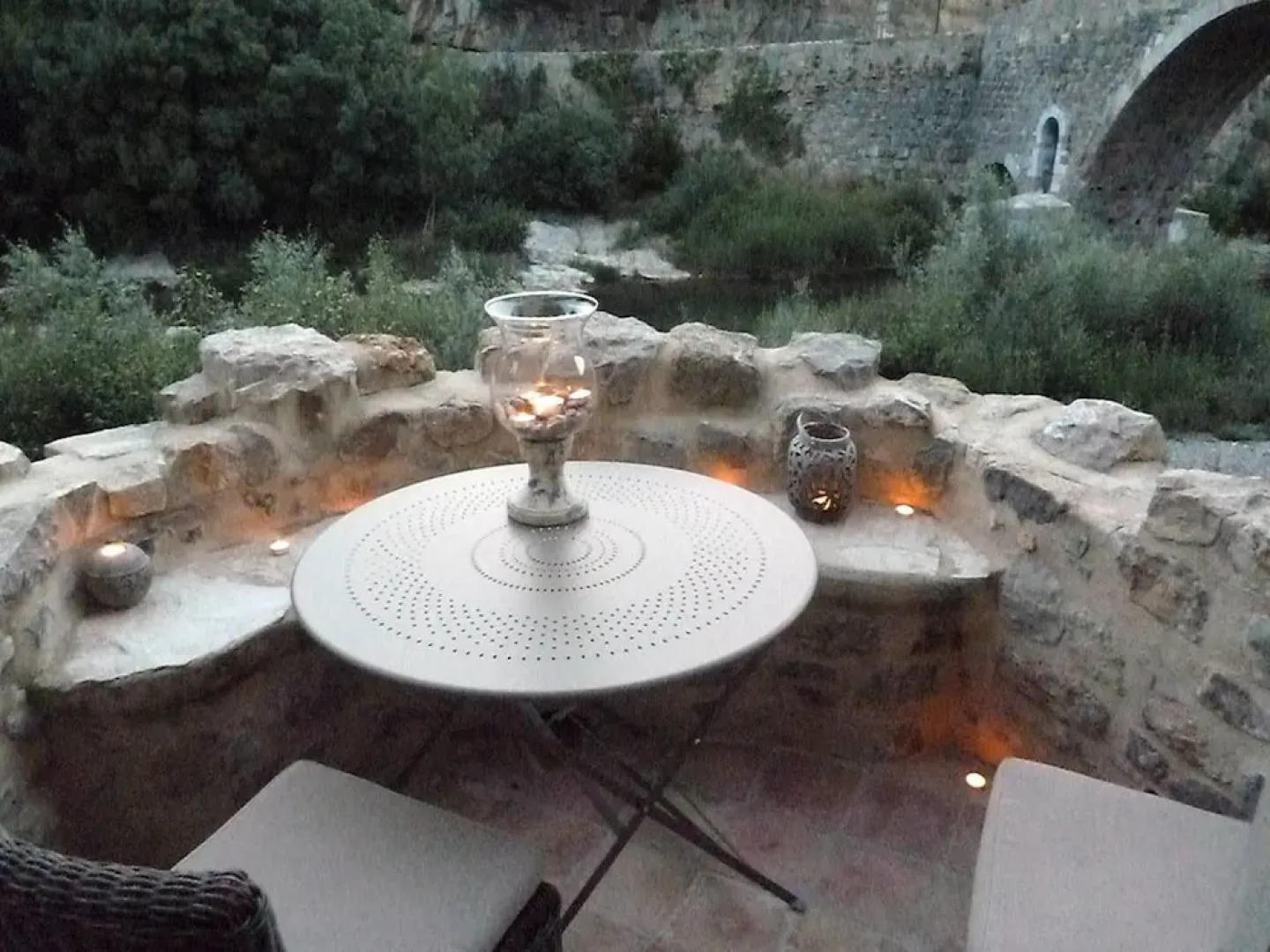 House La France -Ramparts & Riverside Apartment