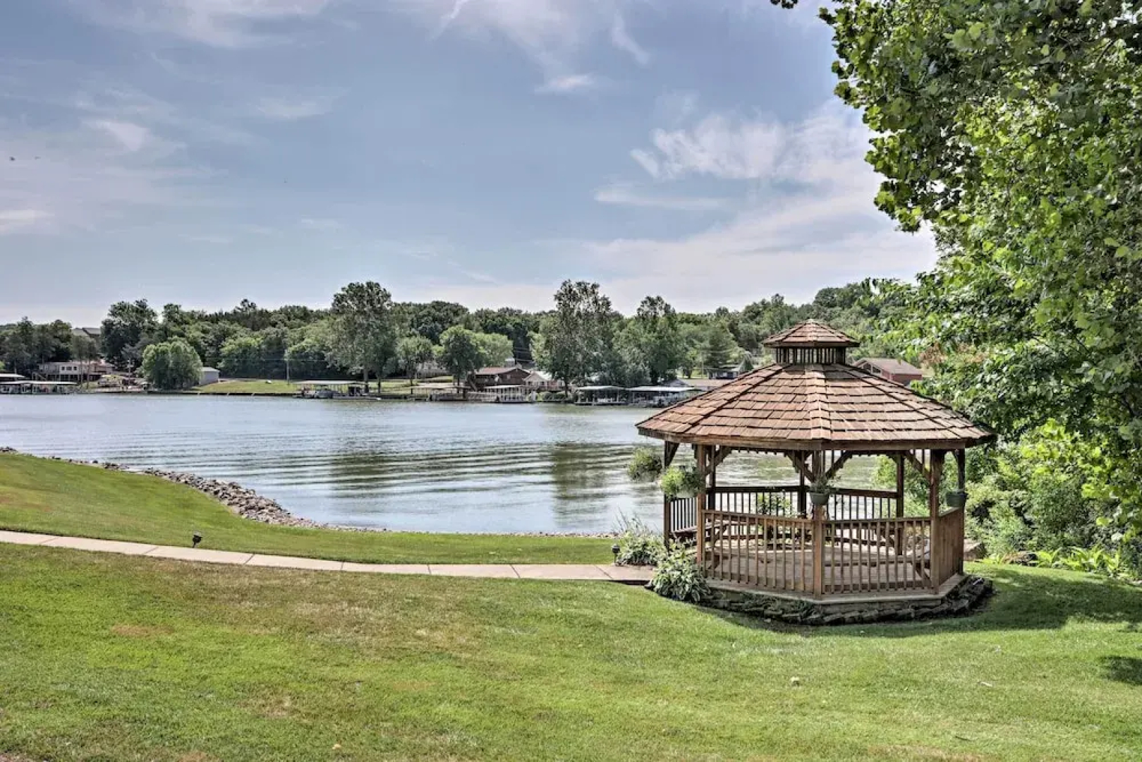 Boat Ramp, Dock & Slip: Step-free Camdenton Condo!