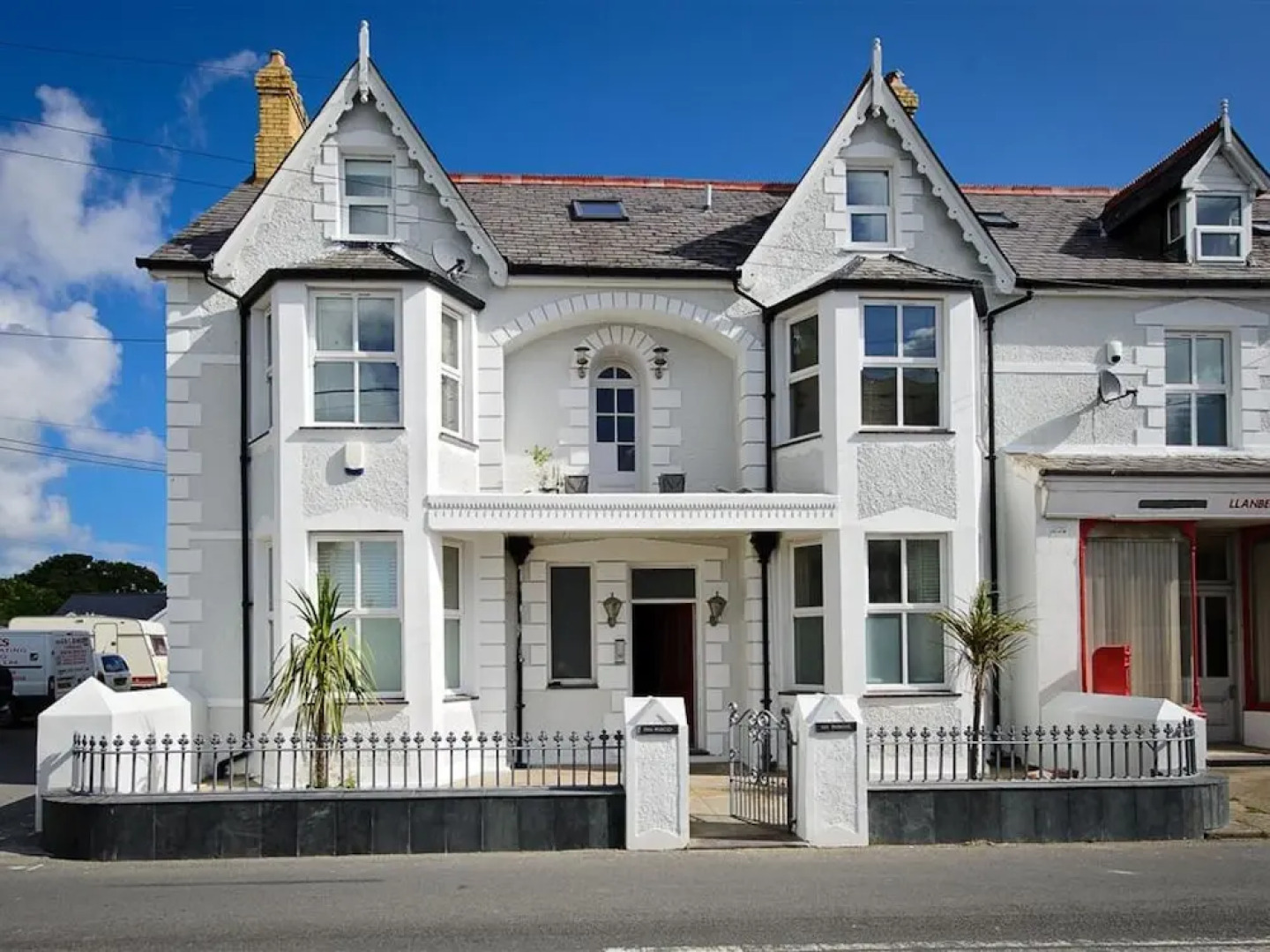 Modern Apartment in Llanbedrog Britain Near Beach