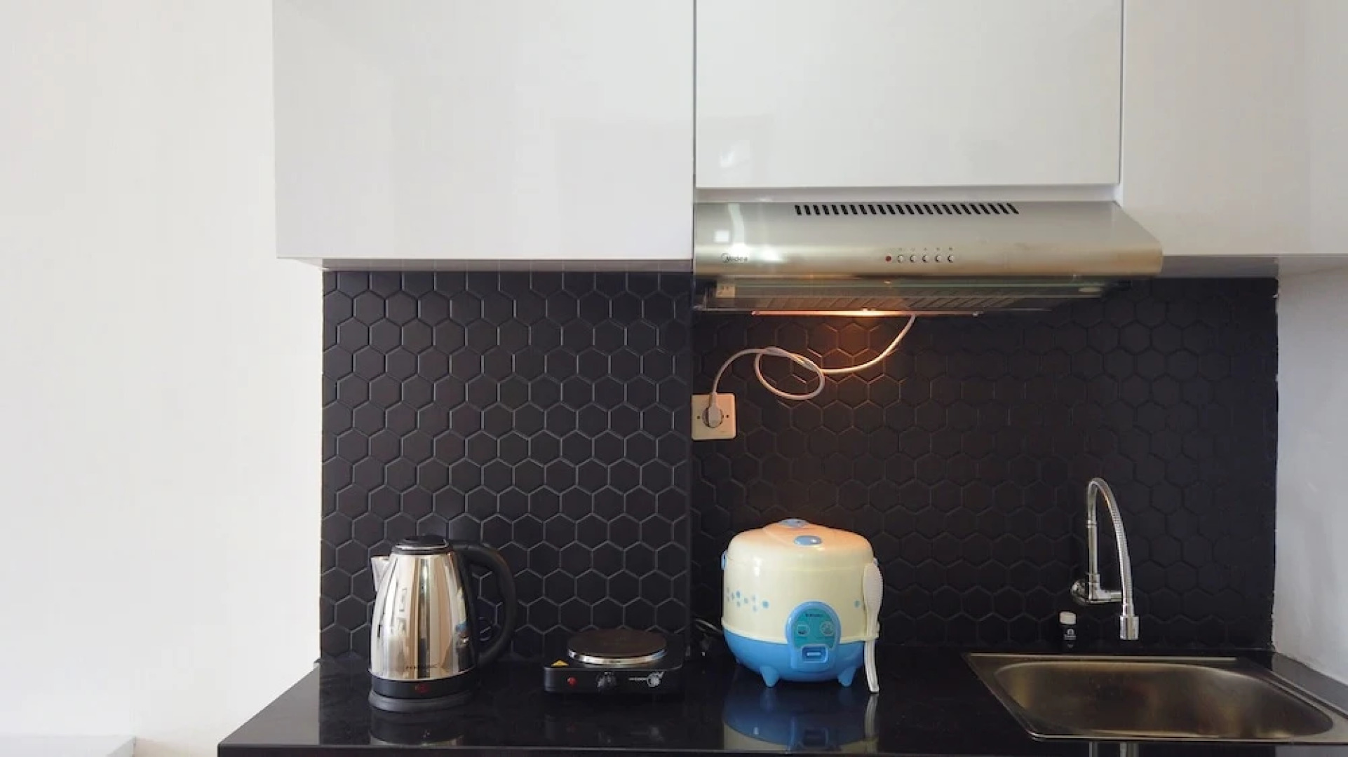 Economic Luxurious Studio Pinewood Apartment Jatinangor near JATOS