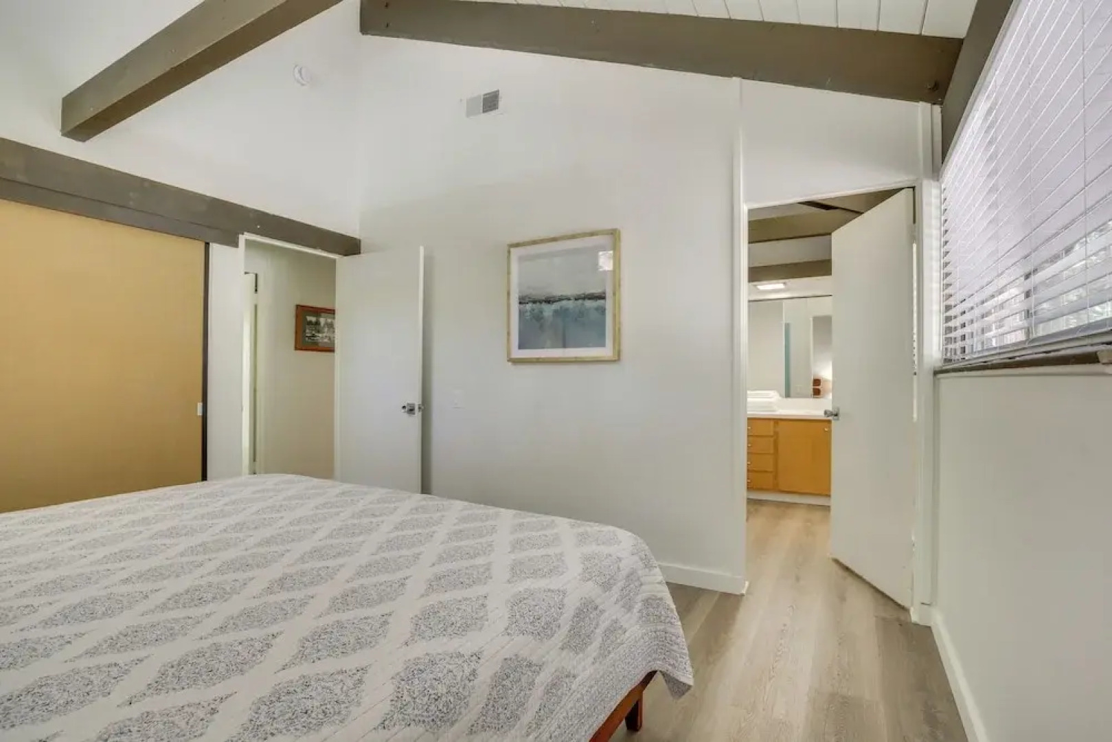 3 Mi to Lake Arrowhead: Cabin w/ Furnished Deck!