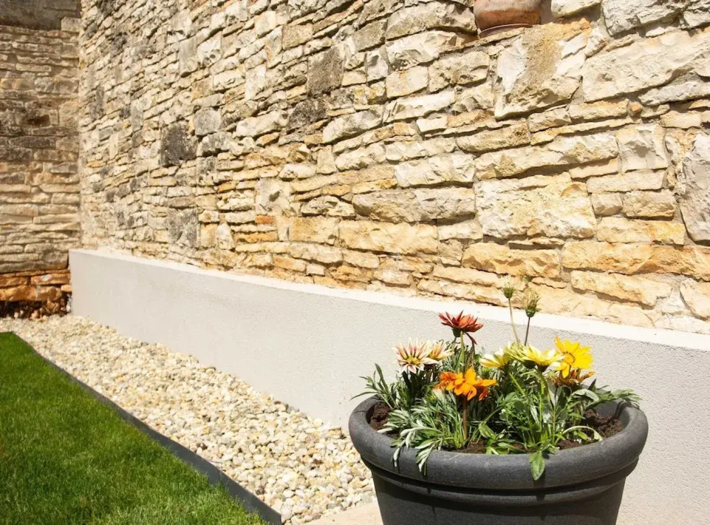 The Poolside Stone House in Bale