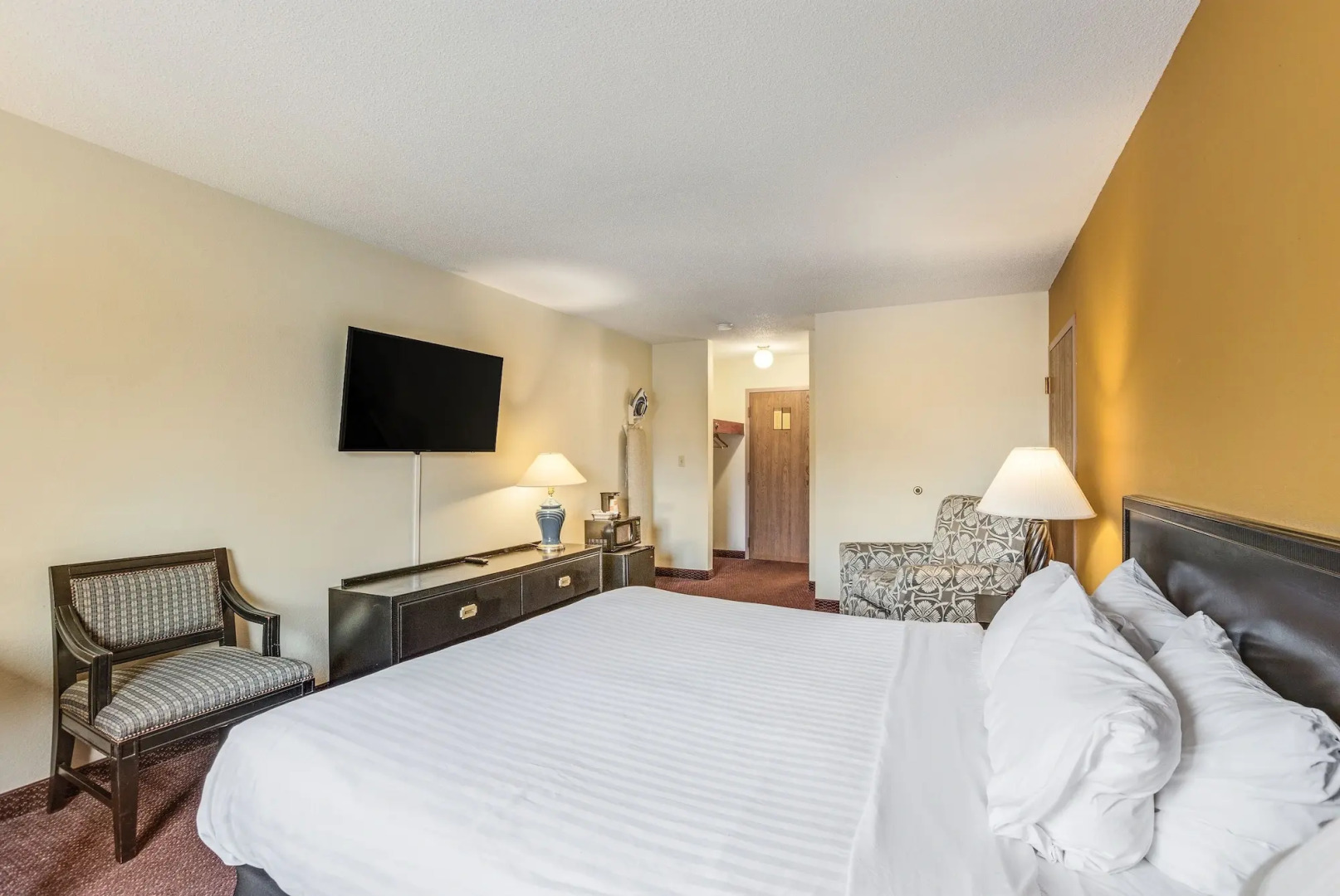 Econo Lodge Whitehall near Michigan's Adventure