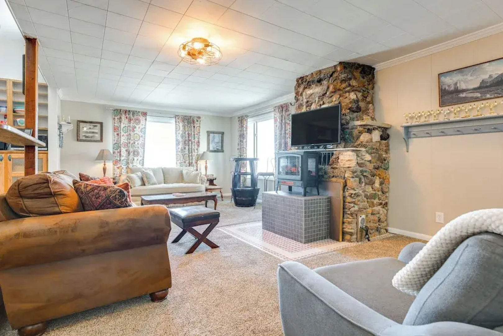 8 Mi to Hiking: Home w/ Patio in Dtwn Pioche