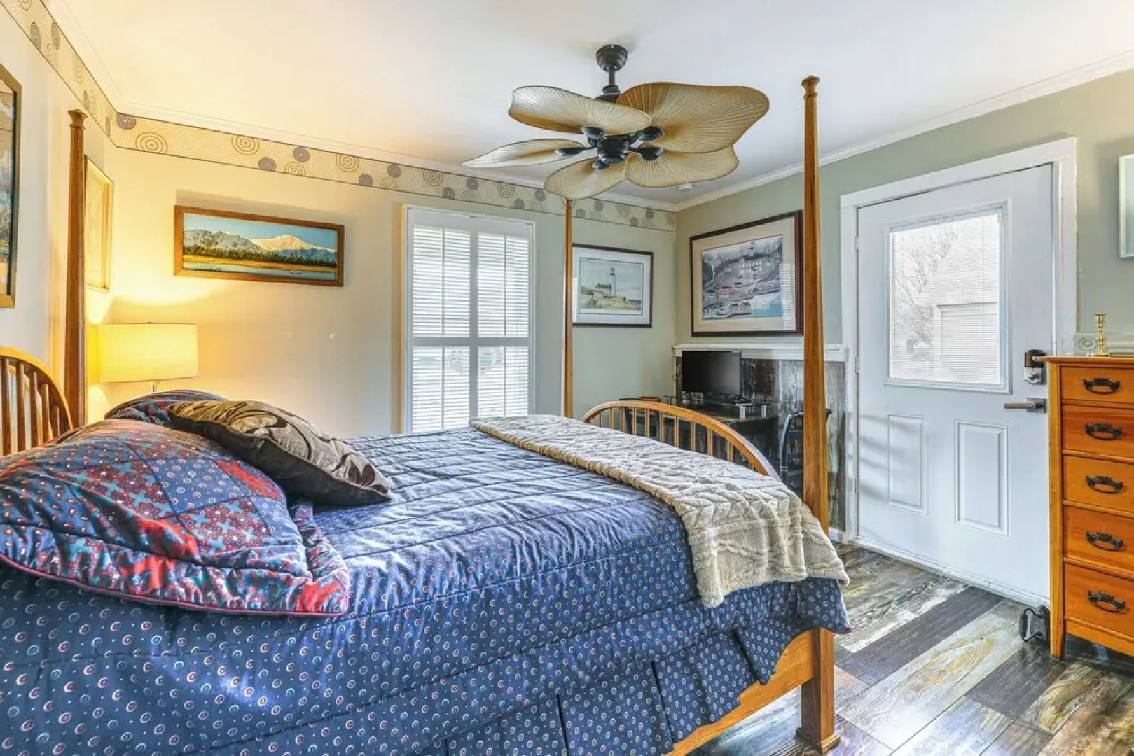 Family Home w/ Private Pool & Hot Tub in Lewes