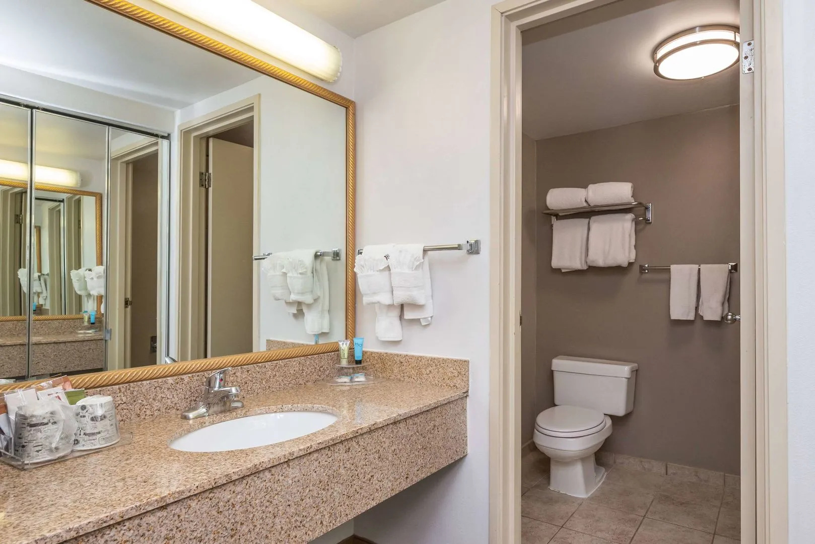 Endeavor Inn & Suites, Trademark Collection by Wyndham