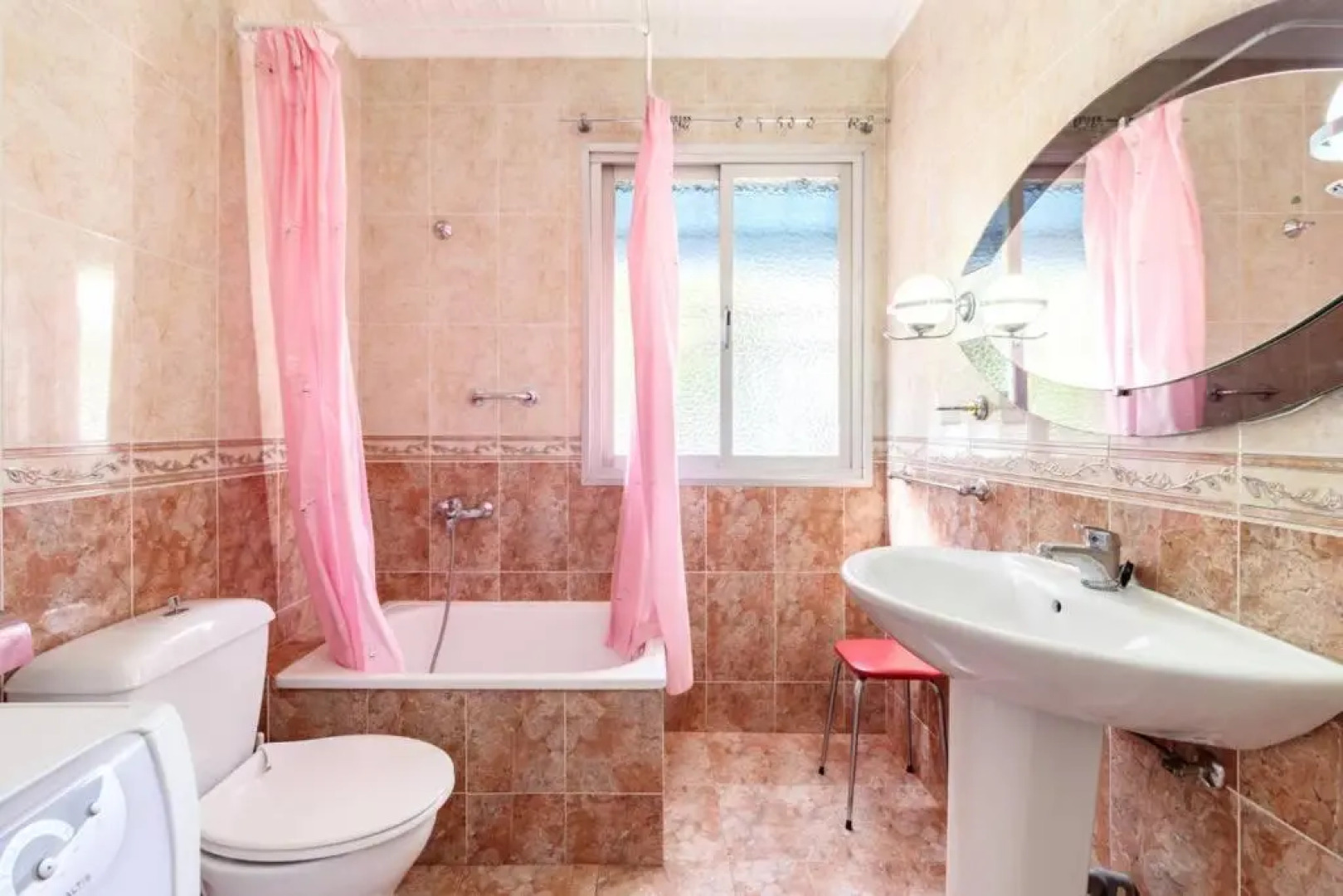 Chalet acogedor con piscina muy cerca de Granada