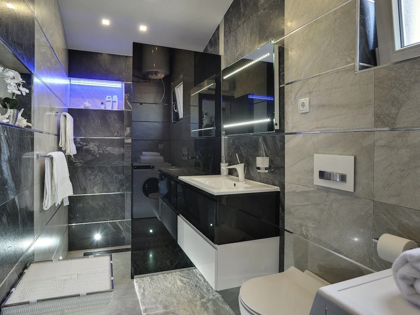 Modern Villa With Private Pool Consisting of 2 Apartments Near the Beach