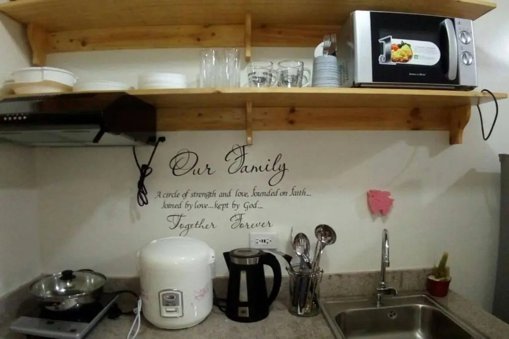 Field Residence Condotel Pls do not pay on line Our Staff Are Fully Vaccinated Free Pool Access