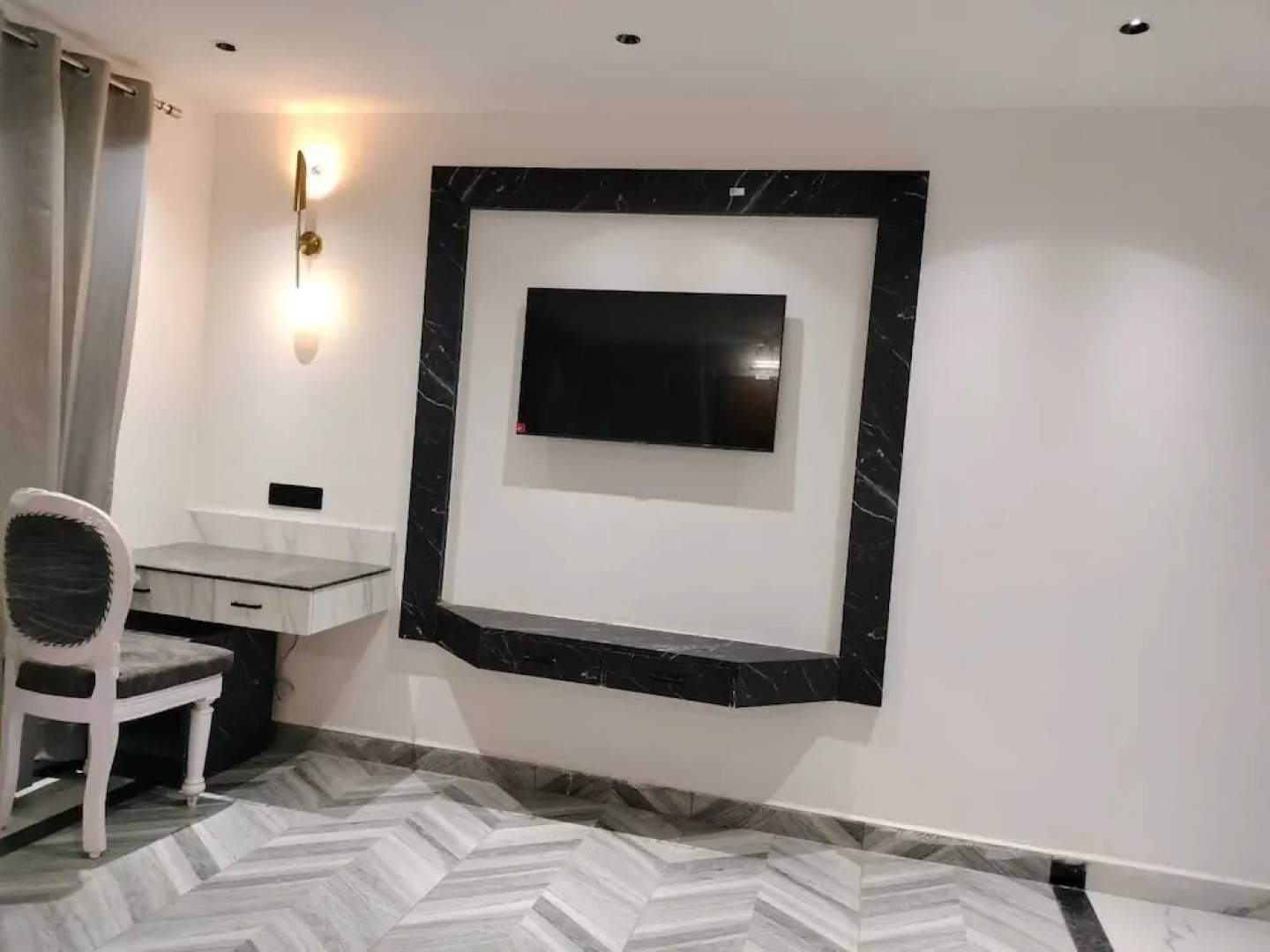 Citrus Prime Hill Queen Resort