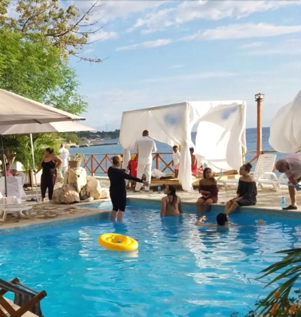 Ouanga Bay Beach Hotel