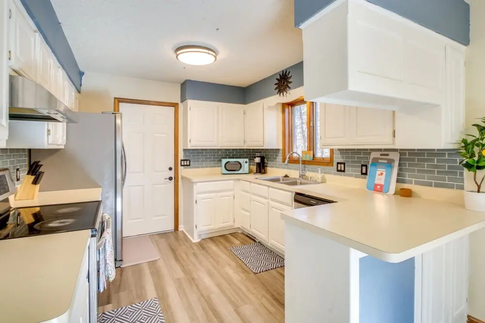 Welcoming Hot Springs Home 12 Mi to National Park