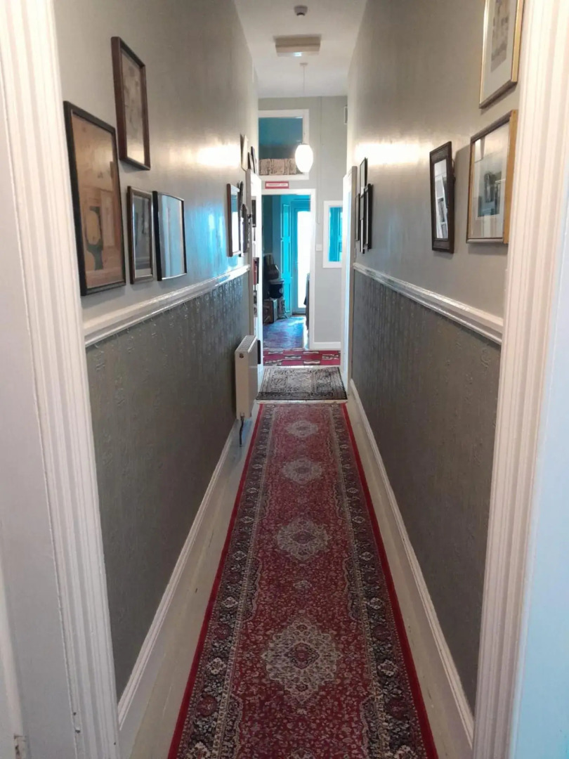 Johnston House: Historic Village Retreat