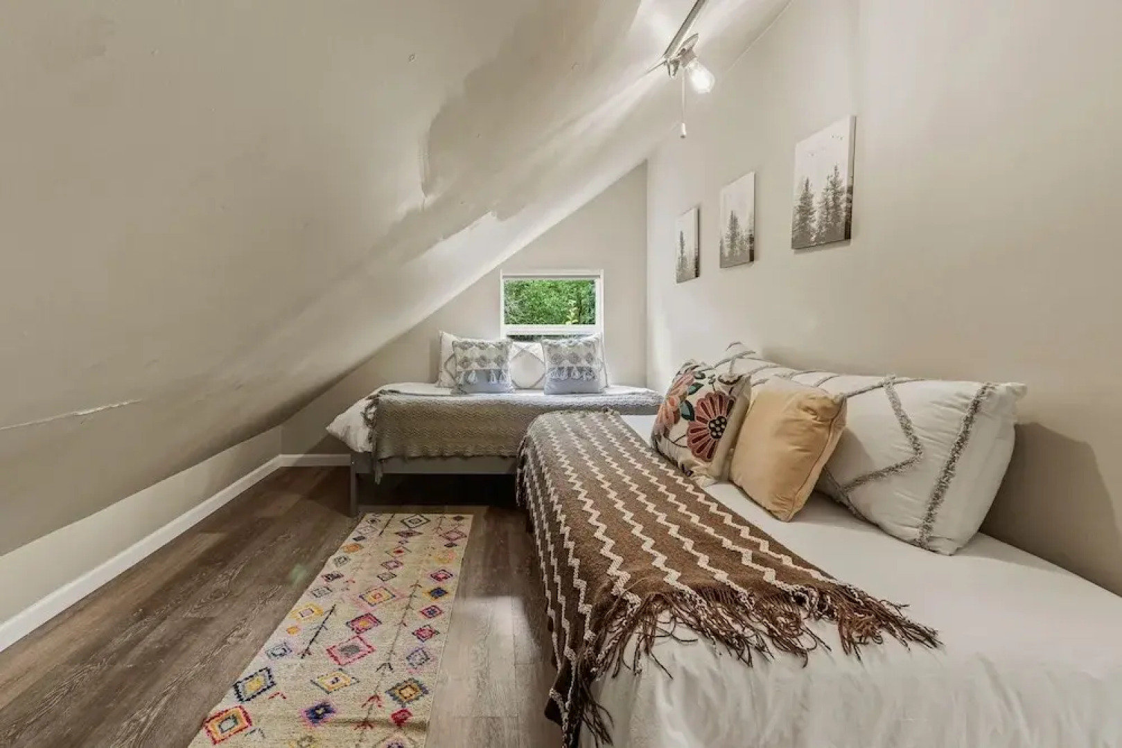 Inn the Poconos by Avantstay Private Lake Access Enclosed Hot Tub